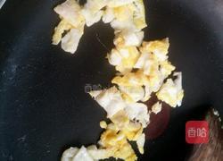 咖喱鲜鱿蛋炒饭的做法图解2