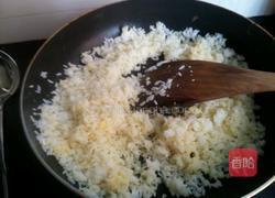 咖喱鲜鱿蛋炒饭的做法图解5