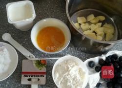 蓝莓纸杯小蛋糕。的做法图解1