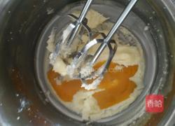 蓝莓纸杯小蛋糕。的做法图解3