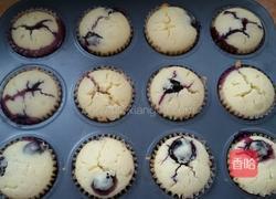 蓝莓纸杯小蛋糕。的做法图解9