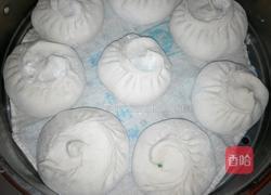 槐花韭菜鸡蛋包子的做法图解3