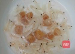 干煸虾皮炒卷心菜的做法图解2