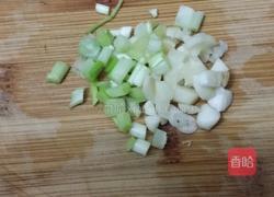 干煸虾皮炒卷心菜的做法图解4