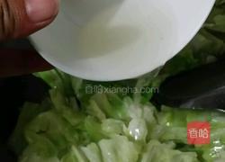 干煸虾皮炒卷心菜的做法图解7