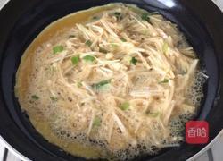 金针菇煎蛋的做法图解4