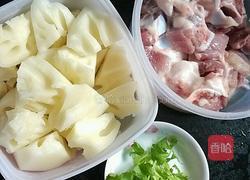 莲藕骨头汤的做法图解1