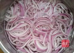 肉丝洋葱。的做法图解1