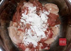 鸡腿菇炒肉片的做法图解1