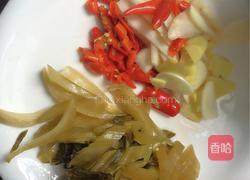 酸菜煮黄骨鱼的做法图解2