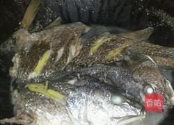 焖红鼓鱼的做法图解2