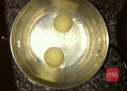 电饭锅鸡蛋煎饼的做法图解1