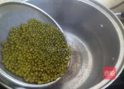 Illustration of how to make mung bean soup 4