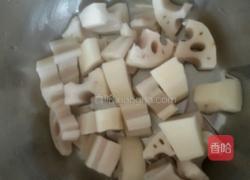 莲藕炖排骨的做法图解1