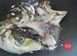 鱼头豆腐汤的做法图解2