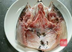 双椒鱼头的做法图解2