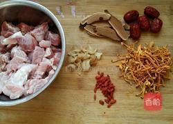 灵芝虫草花排骨汤的做法图解1