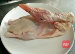 啤酒鸭的做法图解1