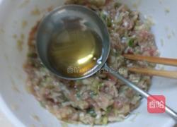 猪肉薄皮大馄饨的做法图解2