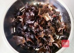 木耳炒鸡蛋的做法图解3