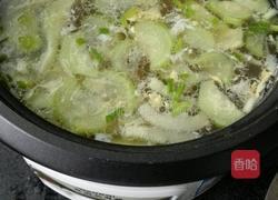 丝瓜鸡蛋瘦肉汤的做法图解3