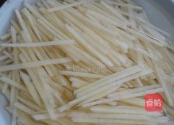 素炒土豆洋葱青椒丝的做法图解2