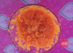 胡萝卜鸡蛋面鱼的做法图解3