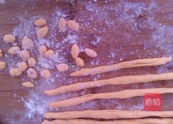 胡萝卜鸡蛋面鱼的做法图解7