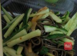 蕨根粉拌黄瓜的做法图解7