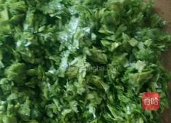 芹菜叶鸡蛋饼的做法图解1