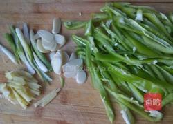 青椒炒肉丝的做法图解2