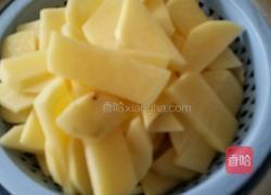 尖椒炒土豆片的做法图解1
