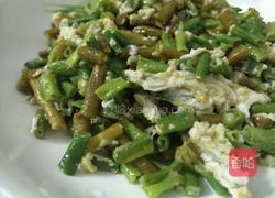 酸豆角炒蛋的做法图解3
