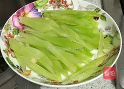 莴笋炒蛋的做法图解2