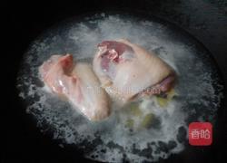 核桃干煸鸭丁的做法图解2