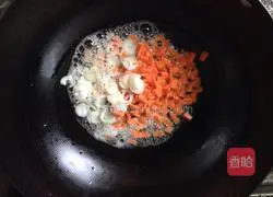 Carrot and egg fried rice recipe illustration 4