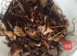 素炒小黄蘑的做法图解2