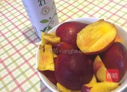 油桃酸奶汁的做法图解2