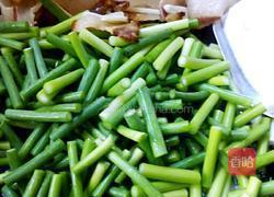 腊肉炒蒜苔的做法图解5