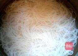 番茄拌粉丝的做法图解1