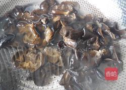 洋葱炒木耳的做法图解2