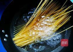 牛排～香菇肉酱意面的做法图解2