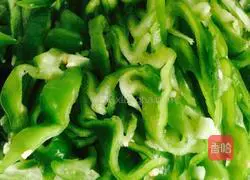 Illustration of how to make sweet and sour green pepper 1