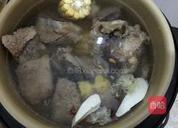 虫草花猪骨玉米汤的做法图解4