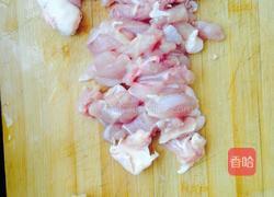口蘑烧鸡块的做法图解1
