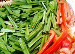 韭菜炒鱿鱼花的做法图解10