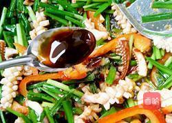 韭菜炒鱿鱼花的做法图解12