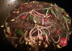 黄豆芽炒粉条的做法图解6
