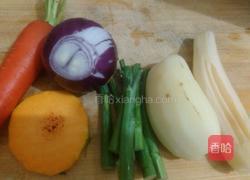 五彩脆藕丁的做法图解1