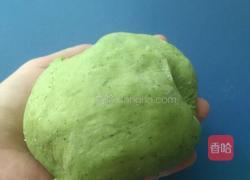 菠菜绿肉包的做法图解1